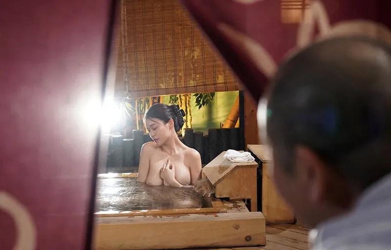 Bướm múp hít chặt chim anh mới chịch mà nước em chảy ướt giường